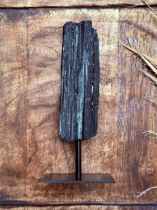 Schwarzer Turmalin auf Ständer