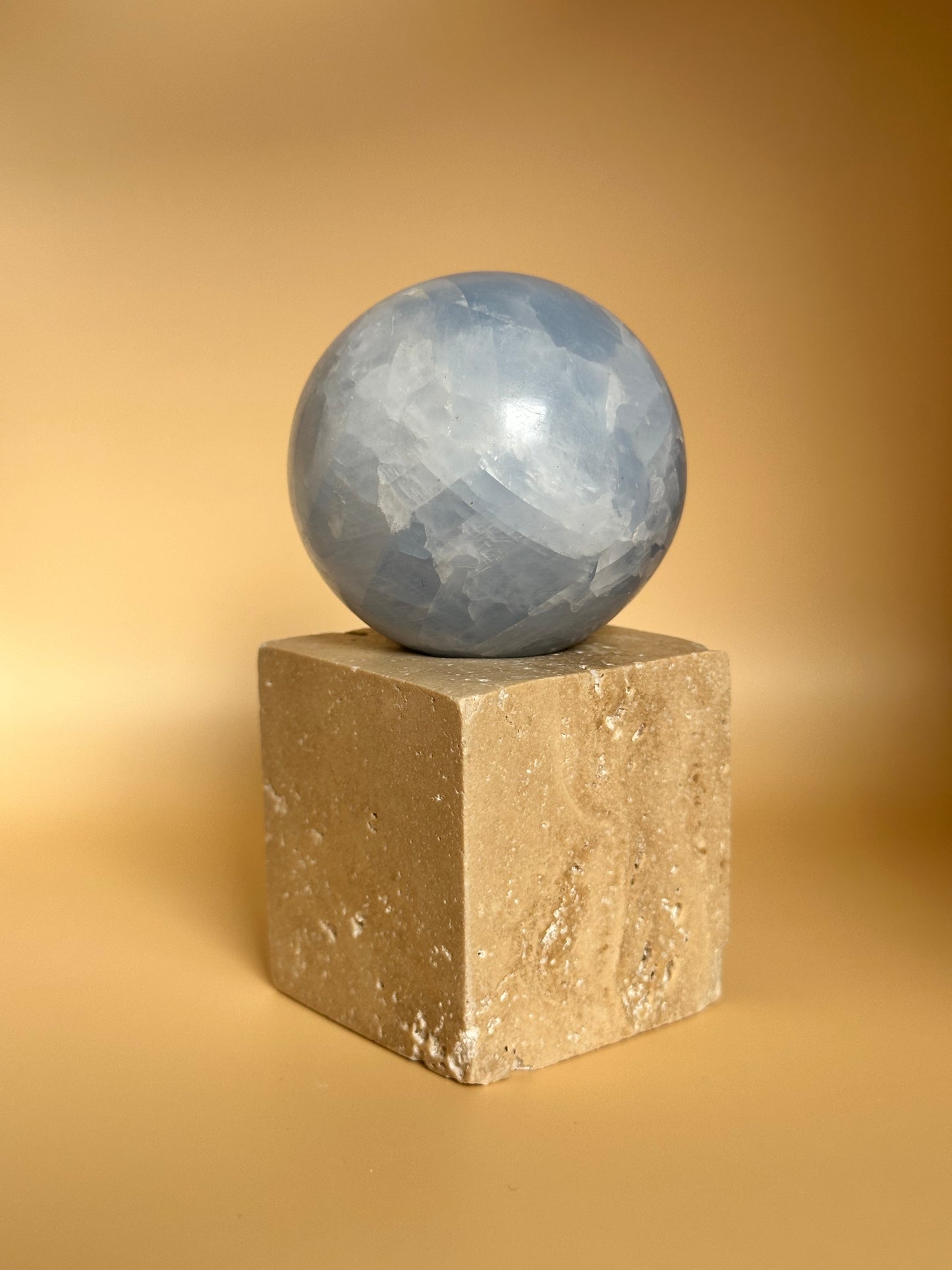 Blaue Calzit Kugeln aus Madagaskar