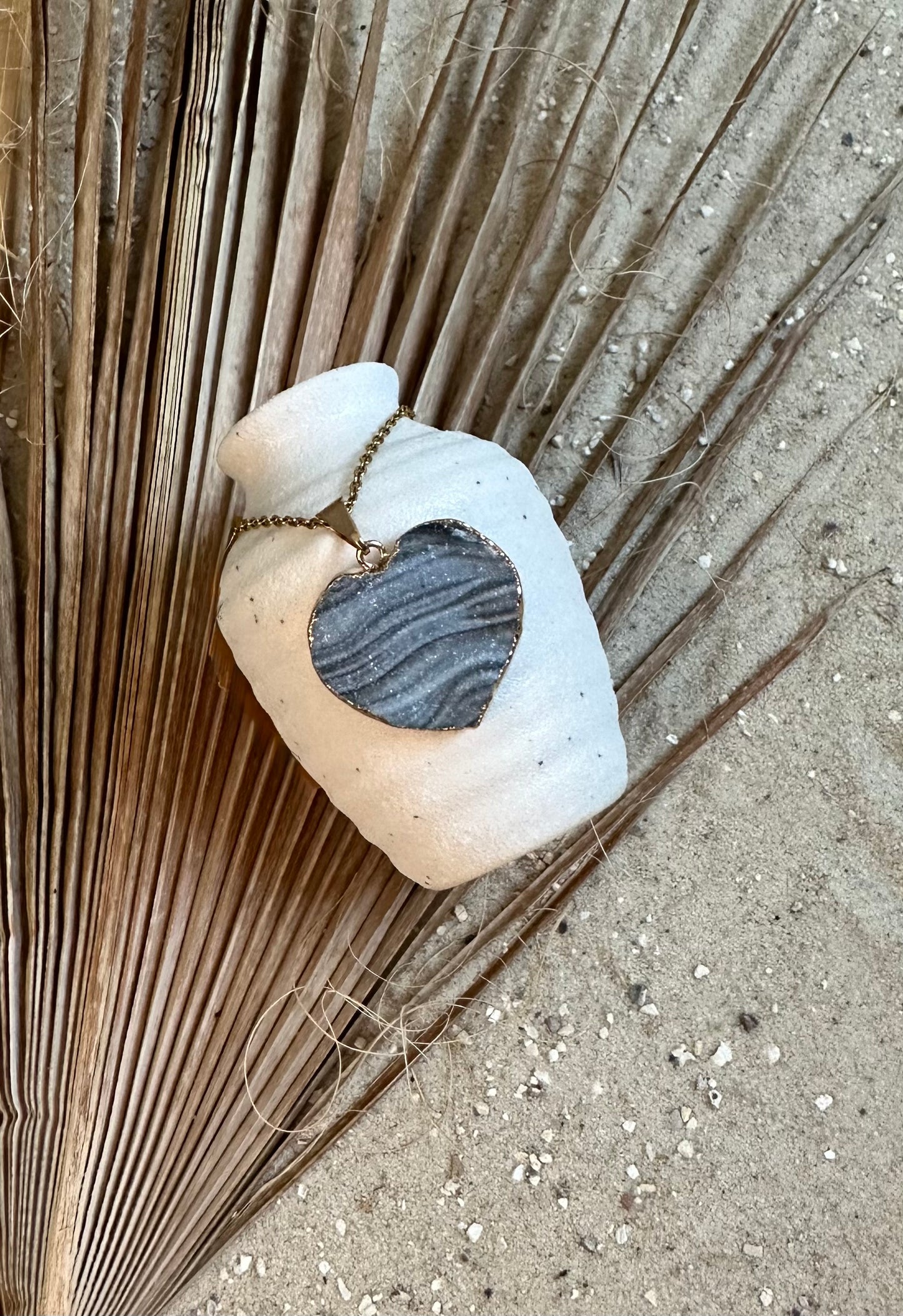 Chalcedon Herz Anhänger galvanisiert