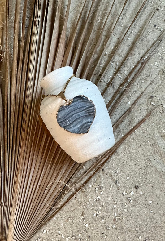 Chalcedon Herz Anhänger galvanisiert